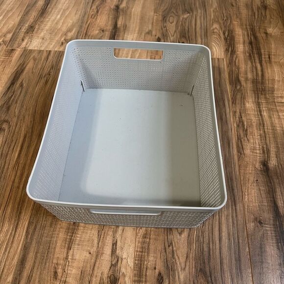 Large storage container - Picture 1 of 2